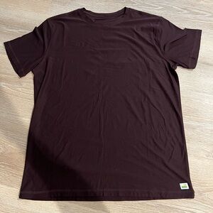 Vuori Men’s maroon Tshirt large